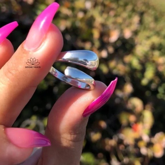 Classic Ring - Picture 6 of 11